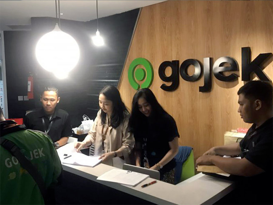Suasana di kantor Gojek di Jakarta